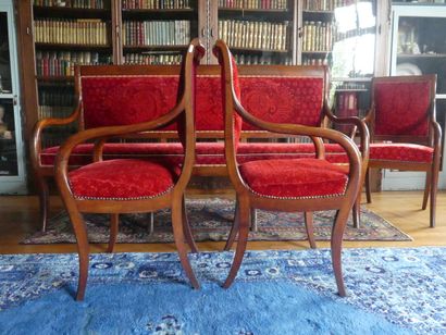null Salon composé d'un canapé et de trois fauteuils, accoudoirs galbés formant pieds,...