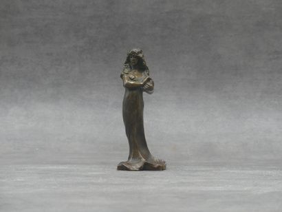 null École Française du XXème siècle, PANDORE. Statuette en bronze patiné. Dimensions...
