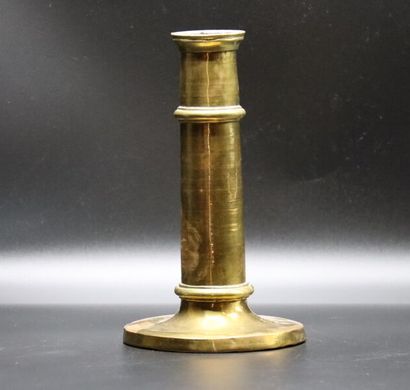 null Brass torch, shaft and neck ringed. Flanders work, 17th century. Height 25 cm,...