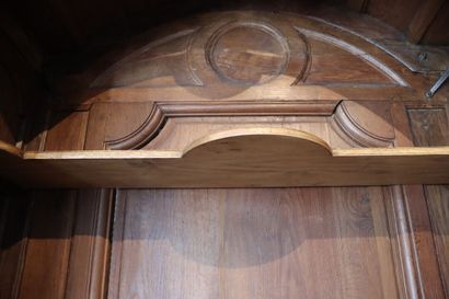 null Two parts buffet in moulded and carved oak. It opens with two doors in the upper...