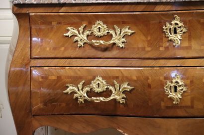null Wooden chest of drawers inlaid with frames, curved on all sides. It opens with...