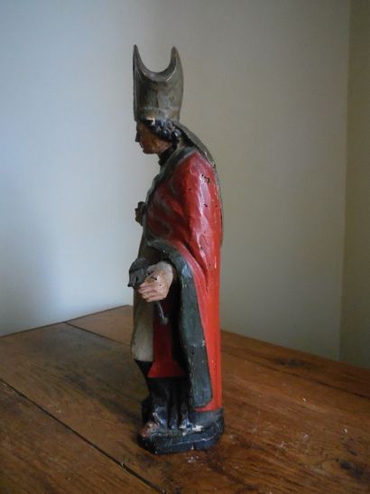 null Saint Eloi en bois sculpté et polychromé. XVIIe siècle.Hauteur : 34 cm, (accidents...
