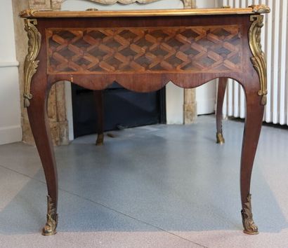 null Chevallier Charles ( 1700-1771). Flat desk inlaid with lattice work. The top...