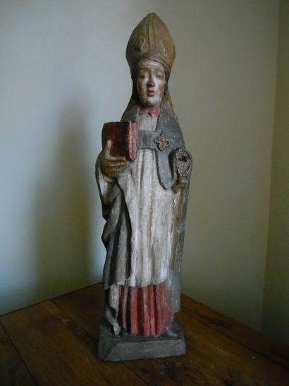 null Saint Evêque en bois sculpté et polychromé. XVIIe siècle. Hauteur : 72,5 cm...