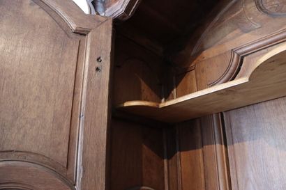 null Two parts buffet in moulded and carved oak. It opens with two doors in the upper...