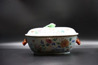 null Soup tureen in polychrome enamelled and gilded porcelain. Zoomorphic side handles...