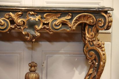 null Baroque console in carved and gilded wood, richly decorated with winged shells...