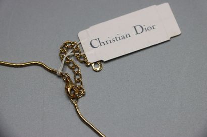 null CHRISTIAN DIOR. Collier métal doré pendentif au cube.