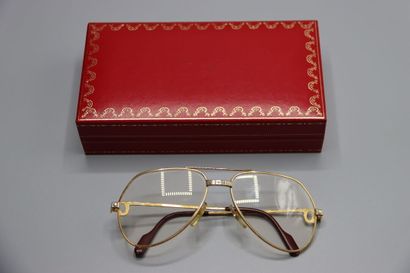 null CARTIER, Paris. Paire de lunettes en métal doré et argenté. verres blancs.