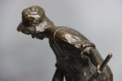 Jeanne CHATEIGNON Jeanne CHATEIGNON (1876-1950) Le faneur, bronze à patine brune....