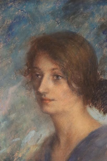 null Manuel ROBBE (1872-1936). Portrait d'une jeune femme à la rose, pastel sur papier,...