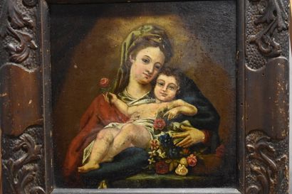 VIERGE A L'ENFANT Ecole du XVIIIème siècle, Vierge à l'Enfant, huile sur panneau....