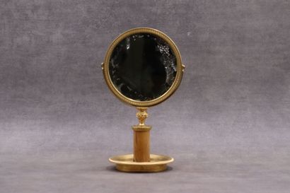 Psyché Psychée de table en bronze ciselé et doré à glace circulaire et fût en marbre...