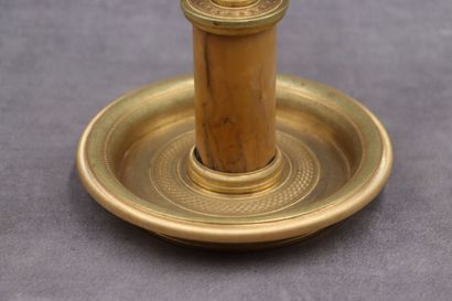 Psyché Psychée de table en bronze ciselé et doré à glace circulaire et fût en marbre...