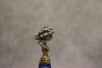 null Sceau en bronze argenté représentant un buste d'homme aux cheveux en forme de...