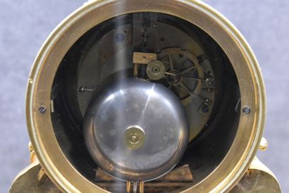 Horloge Horloge en marbre et bronze ciselé et doré, cadran marqué "Trochon à Paris"....