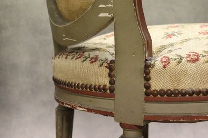 FAUTEUILS Paire de fauteuils en bois mouluré sculpté et polychromé. Pieds cannelés....