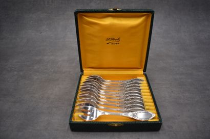 null BOULENGER. Ménagère comprenant douze fourchettes à huitres en métal argenté...