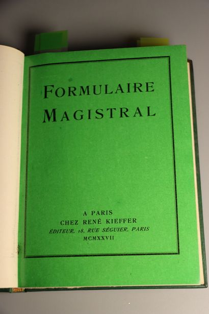 null [HEMARD] - Formulaire Magistral. Paris, 1927.

 In-8 plein maroquin vert sapin,...