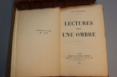 null GIRAUDOUX (Jean). Ensemble de 2 volumes :



- Lectures pour une Ombre. Paris,...
