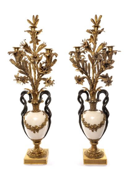 EUGENE HAZARD EUGENE HAZARD (1838-1891). Paire de candélabres en bronze doré et marbre...