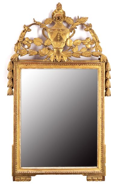 Miroir en bois sculpté et doré