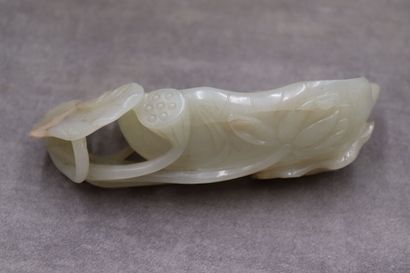 CHINE CHINE. Rince pinceaux en jade céladon, XIXème siècle. Dimensions: 14.5 x 7cm....