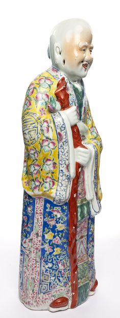 CHINE CHINE. Statue de Shoulao en porcelaine polychrome. Représenté debout, vêtu...
