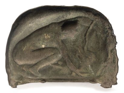 Egide ROMBAUX Egide ROMBAUX (1865-1942), Léda et le cygne. Bronze en relief à patine...