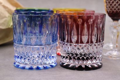 null Cristallerie Brunner. Ensemble de six verres à whisky en cristal coloré, signés...