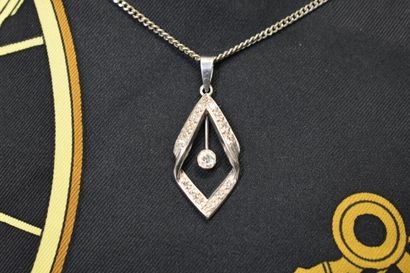 null Collier or gris composé d'une chaîne maille gourmette 750/°° et d'un pendentif...