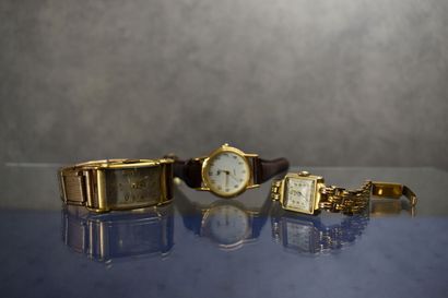 null LIP. Réunion de trois montres en métal doré et acier, un mouvement à quartz...