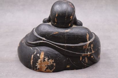 null JAPON. Bouddha en bois sculpté laqué noir. Fin XIXème siècle. Dimensions : 20...