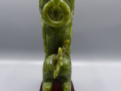 null CHINE, XXème siècle


Vase couvert en pierre dure, représentant un qilin soutenant...