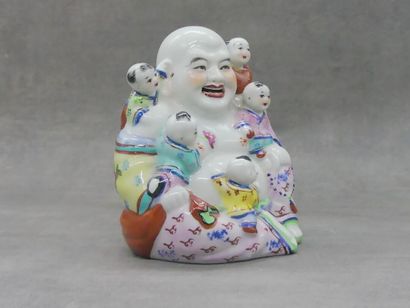 null CHINE. Buddha en porcelaine blanche et polychrome. Hauteur : 14 cm. Accident...