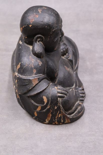 null JAPON. Bouddha en bois sculpté laqué noir. Fin XIXème siècle. Dimensions : 20...