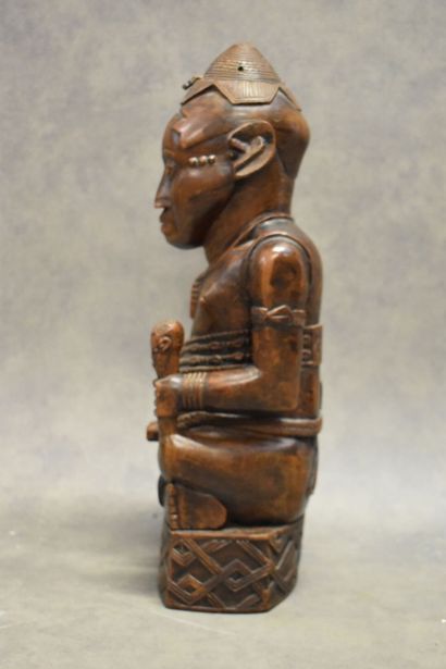null AFRIQUE. Statue Bakuba du nimi, en bois sculpté. Hauteur : 45 cm