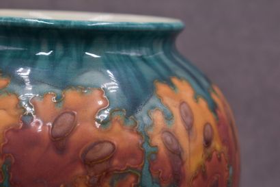 null Herbert - VALLAURIS (dans le goût de). Vase en céramique à décor de feuillage...