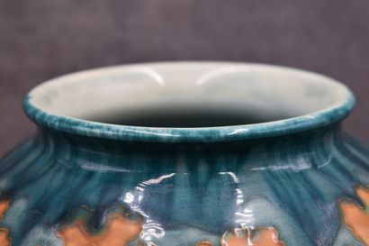 null Herbert - VALLAURIS (dans le goût de). Vase en céramique à décor de feuillage...