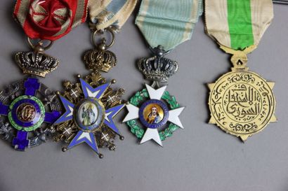 null Barrette de décorations comprenant l'étole d'officier de ma couronne de Roumanie,...