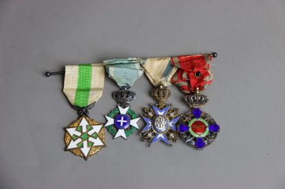 null Barrette de décorations comprenant l'étole d'officier de ma couronne de Roumanie,...