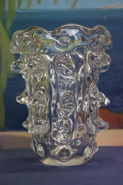 null Dans le goût de DAUM France. Vase en cristal moulé. Hauteur: 23cm. Bon état...