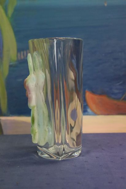 null DAUM France. Vase en cristal à décor en application d'une rose en pâte de verre,...