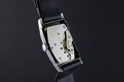 null ARCTOS.
Steel bracelet watch. Rectangular case. Back with pressure. 
Cream dial....