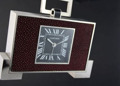 null CARTIER ref.2749
Alarm clock in the art deco style. Rectangular case sheathed...