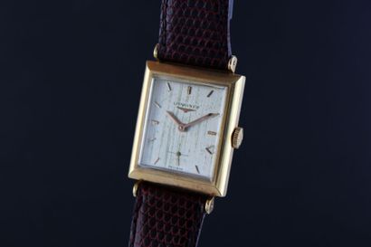 null LONGINES ref.6985 9
Bracelet watch in 18k yellow gold. Rectangular case. Pressure...