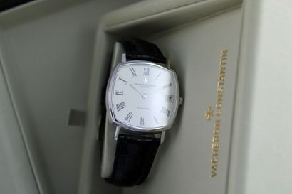 null VACHERON CONSTANTIN érf.7390Q
Montre bracelet en or blanc 18k. Boitier ovale....