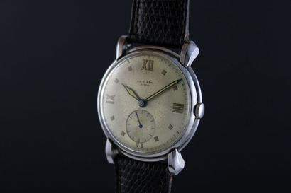 null UNIVERSAL GENEVA ref. 212134
Steel bracelet watch. Round case. Pressure case...