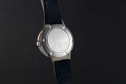 null OMEGA Genève Dynamic
Ladies' wristwatch in steel. One-piece round case. Screwed...
