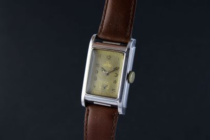 OMEGA Marine Standard Waterproof vers 1938 Montre bracelet en acier. Boitier rectangulaire...